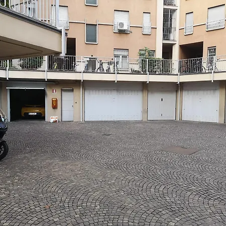 Cadolini - Secured Parking! - Duomo In 20 Min - Quiteness And Garden Apartment Milan