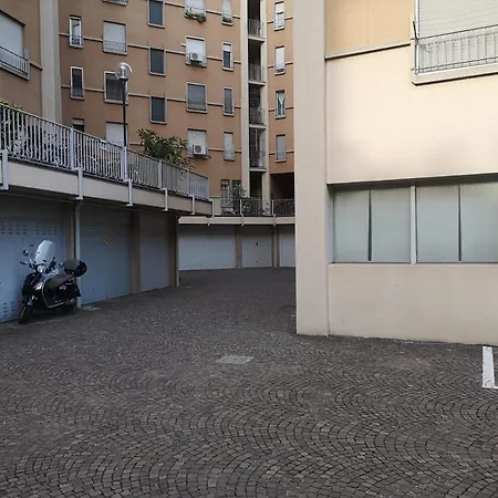 Cadolini - Secured Parking! - Duomo In 20 Min - Quiteness And Garden Apartment *