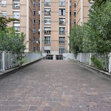 Cadolini - Secured Parking! - Duomo In 20 Min - Quiteness And Garden Apartment